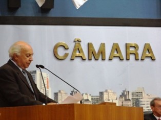 Sessão Solene da Camara de Vereadores de Porto Alegre, outorga da Cidadania Emérita a Antonio Losada, 2013