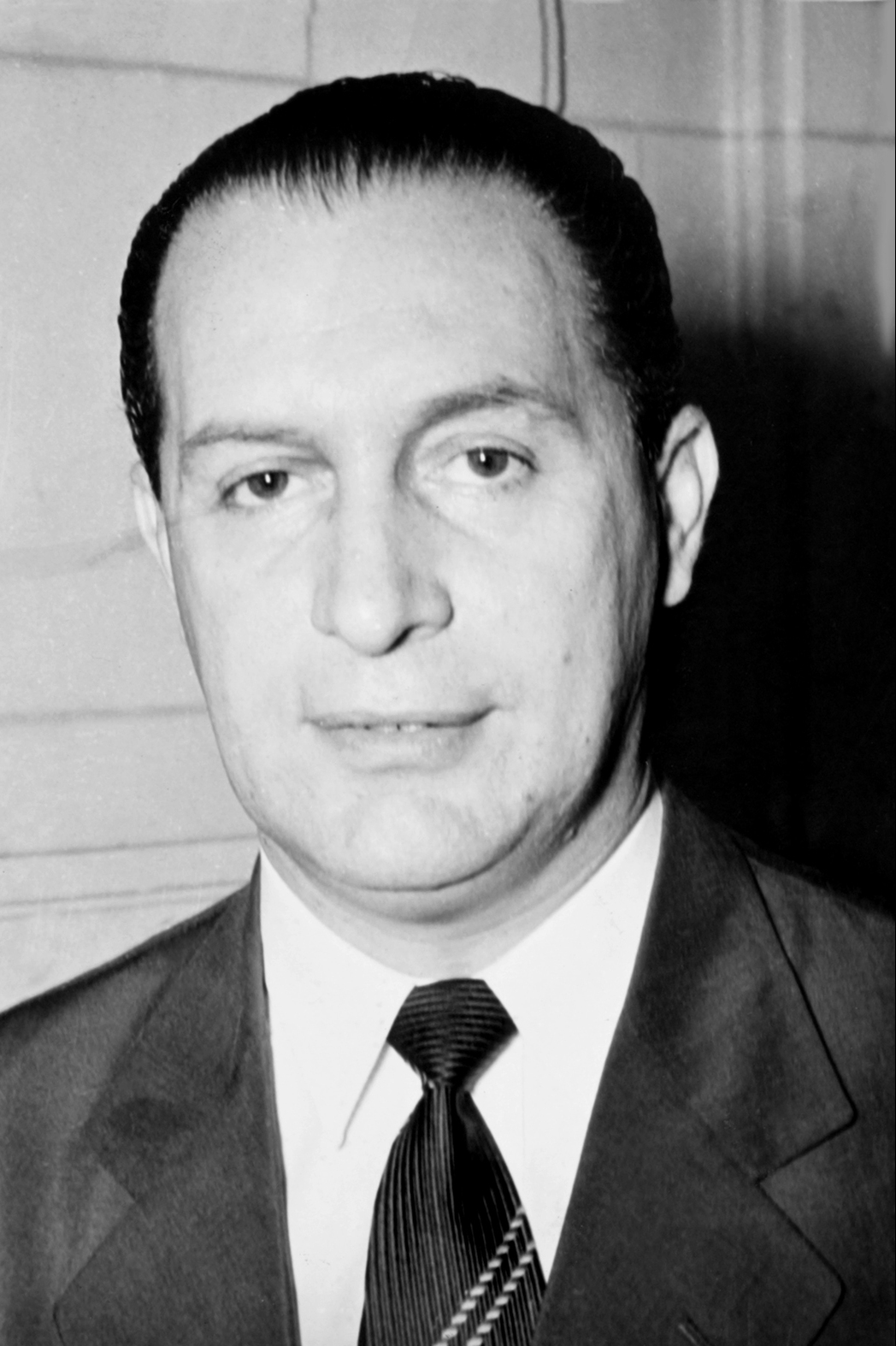 Deputado Paschoal Ranieri Mazzilli, Presidente da Câmara dos Deputados assume interinamente a Presidência da República em 02 de abril de 1964. Governa por 14 dias.